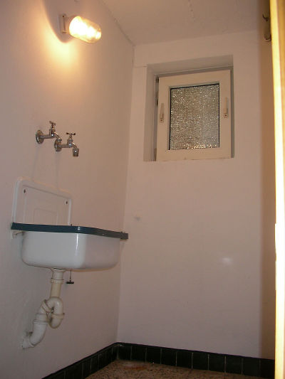 Kellerraum mit Waschbecken